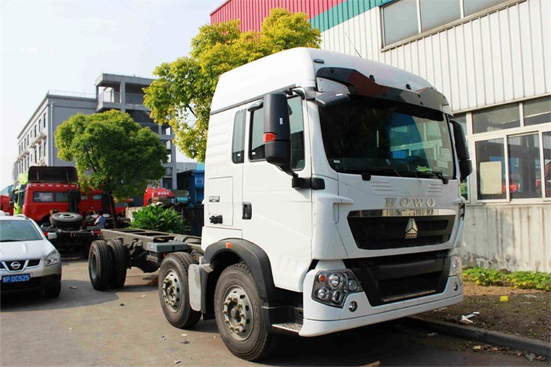 中国重汽 HOWO T5G重卡 240马力 6X2 9.5米 国四载货车底盘(ZZ1257K56CGD1)