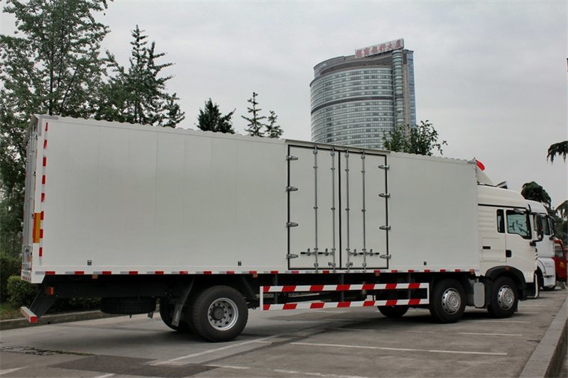 中国重汽 HOWO T5G重卡 310马力 6X2 9.5米 国五厢式载货车(ZZ5257XXYM56CGE1)