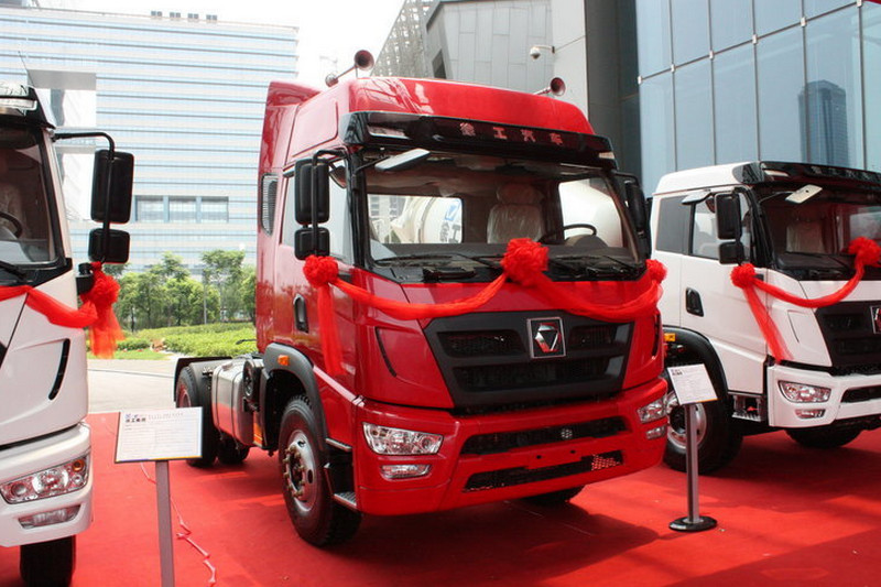 徐工 祺龙K系重卡 300马力 4X2 国四 牵引车(NXG4180D4KA)