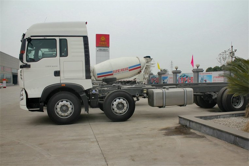 中国重汽 HOWO T5G中卡 240马力 6X2 8.6米 国四栏板载货车(ZZ1207K56CGD1)