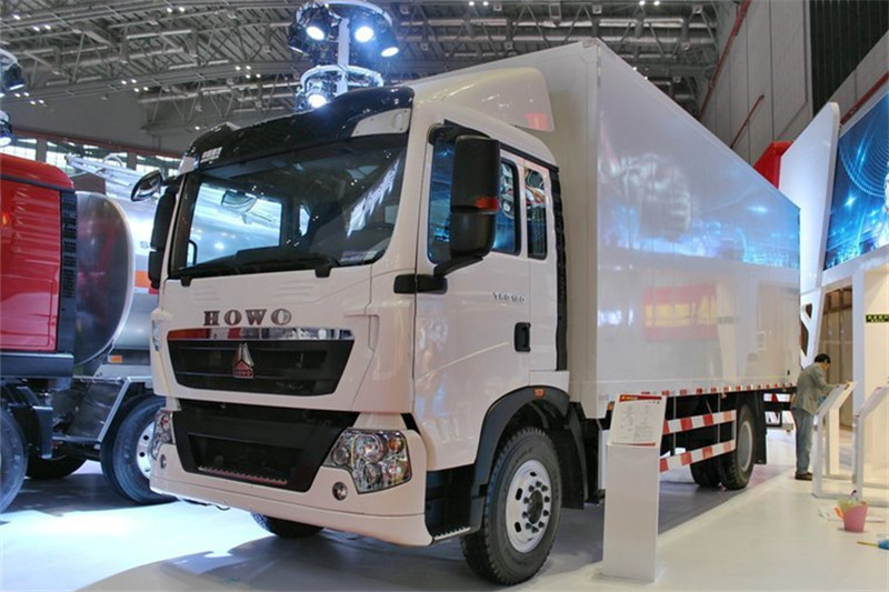 中国重汽 HOWO T5G中卡 180马力 4X2 6.9米 国五排半厢式载货车(ZZ5167XXYK501GE1)