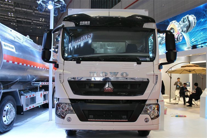 中国重汽 HOWO T5G中卡 180马力 4X2 6.9米 国五排半厢式载货车(ZZ5167XXYK501GE1)