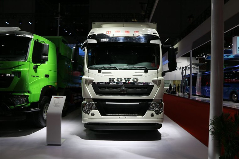 中国重汽 HOWO T5G重卡 280马力 4X2 9.6米 国五厢式载货车(ZZ5187XXYN711GE1H)