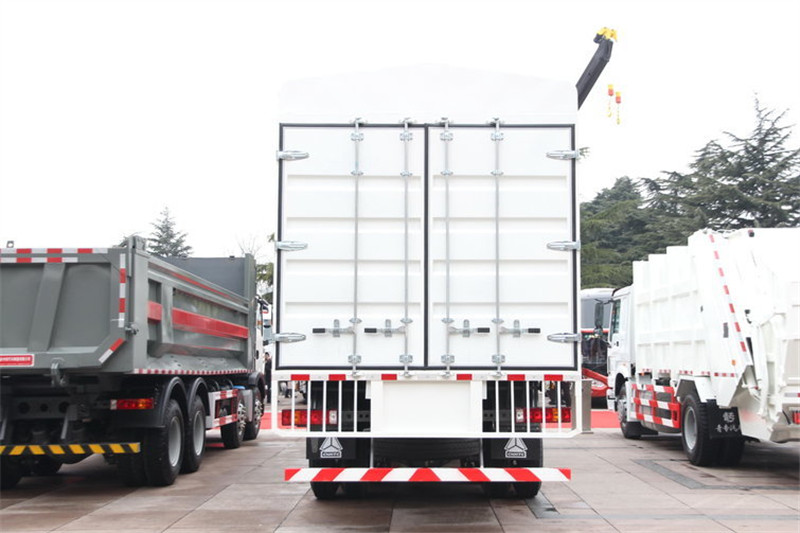 中国重汽 HOWO T5G重卡 310马力 8X4 9.5米 国五仓栅载货车(ZZ5317CCYN466GE1)