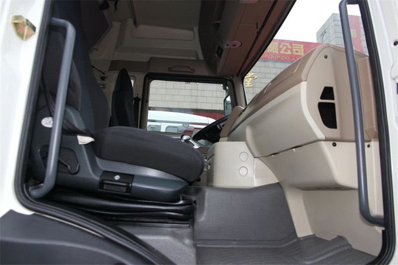 中国重汽 HOWO T5G重卡 310马力 8X4 9.5米 国五仓栅载货车(ZZ5317CCYN466GE1)