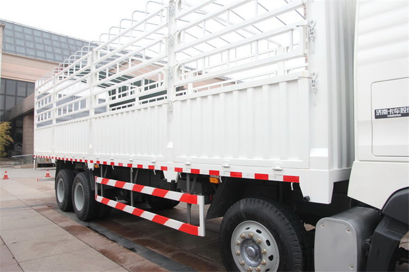 中国重汽 HOWO T5G重卡 310马力 8X4 9.5米 国五仓栅载货车(ZZ5317CCYN466GE1)上装图片