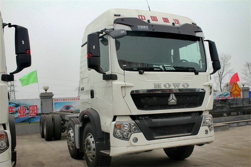 中国重汽 HOWO T5G重卡 340马力 8X4 9.5米 国四载货车(ZZ1317N466GD1)