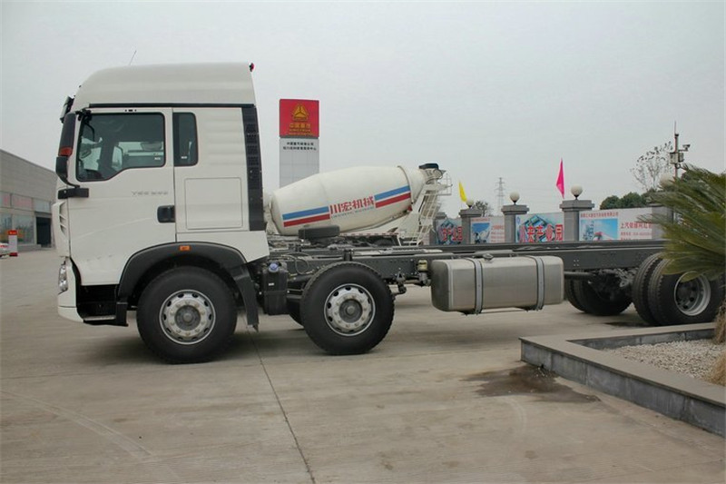 中国重汽 HOWO T5G重卡 340马力 8X4 9.5米 国四载货车(ZZ1317N466GD1)