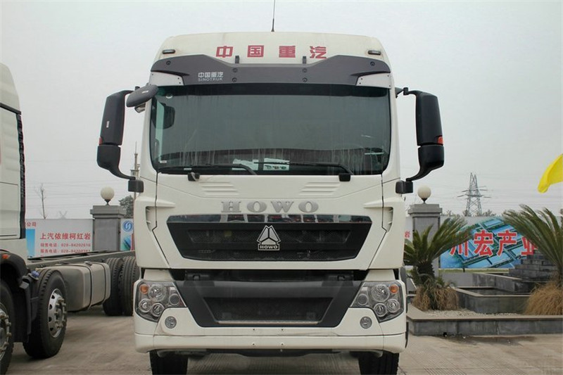 中国重汽 HOWO T5G重卡 310马力 8X4 9.5米 国四载货车底盘(P7V746)(ZZ1317N466GD1)