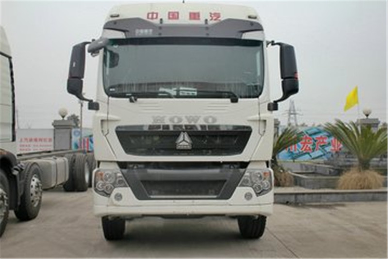 中国重汽 HOWO T5G重卡 340马力 8X4 9.5米 国四载货车底盘(速比:4.44)(ZZ1317N466GD1)