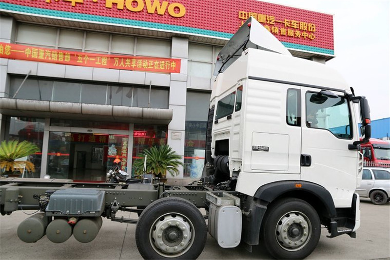 中国重汽 HOWO T5G重卡 340马力 6X4 9.5米 国四栏板载货车(ZZ1257N584GD1)