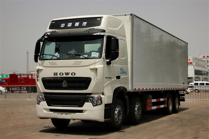 中国重汽 HOWO T7H重卡 400马力 8X4 9.5米 国四厢式载货车(ZZ5317XXYN466MD1B)