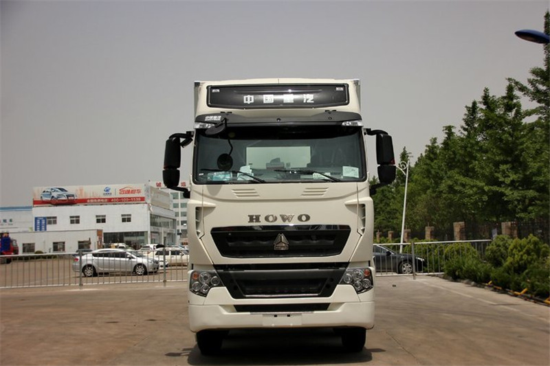 中国重汽 HOWO T7H重卡 400马力 8X4 9.5米 国四厢式载货车(ZZ5317XXYN466MD1B)