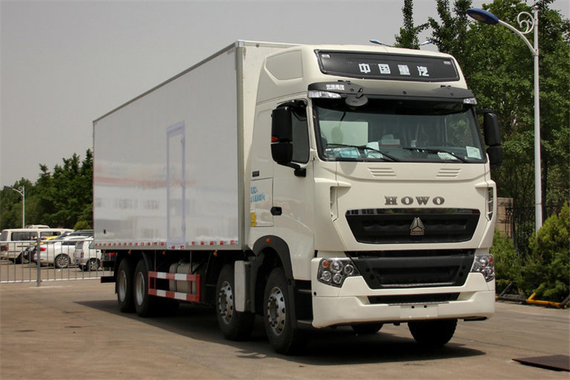 中国重汽 HOWO T7H重卡 400马力 8X4 9.5米 国四厢式载货车(ZZ5317XXYN466MD1B)