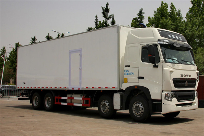 中国重汽 HOWO T7H重卡 400马力 8X4 9.5米 国四厢式载货车(ZZ5317XXYN466MD1B)