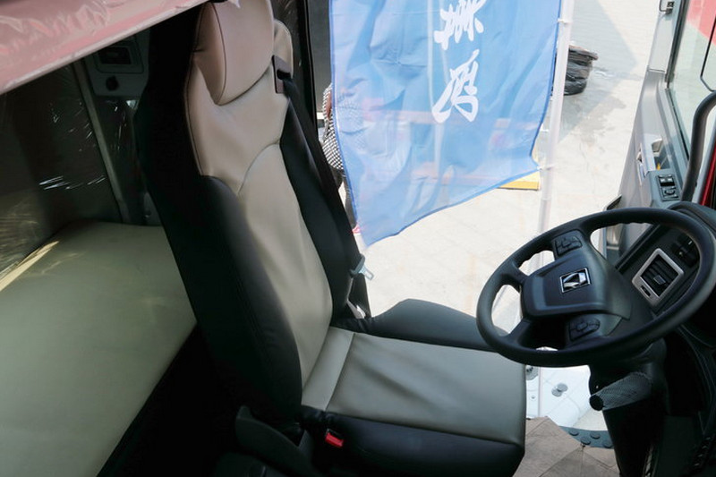 徐工 汉风g7重卡 375马力 6x4 国五 牵引车(nxg4250d5wc)