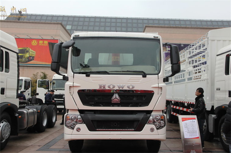 中国重汽 HOWO T5G系重卡 280马力 8X4 5.8米 国四自卸车(ZZ3317M256GD1)