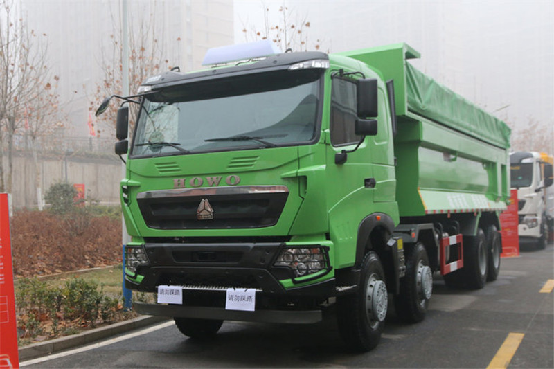 中国重汽 HOWO T6G重卡 380马力 8X4 国五自卸车(渣土车)(ZZ3317N386WE1)