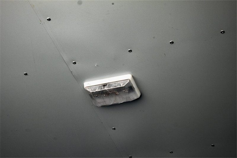 唐骏欧铃 T1系列 40马力 4.2米单排厢式微卡(纯电动)(ZB5040XXYBEVKDD6)上装图片