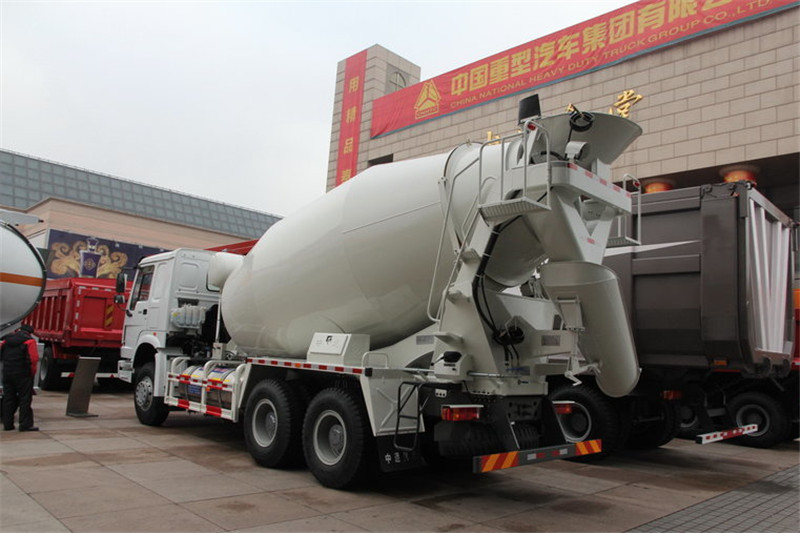 中国重汽 HOWO 380马力 6X4 国四LNG混凝土搅拌车(ZZ5257GJBN4047D1L)