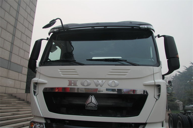 中国重汽 HOWO-T7H重卡 400马力 8X4 国四混凝土搅拌车(底盘)(ZZ1317N366MD1)
