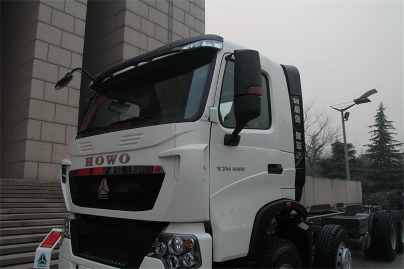 中国重汽 HOWO-T7H重卡 400马力 8X4 国四混凝土搅拌车(底盘)(ZZ1317N366MD1)