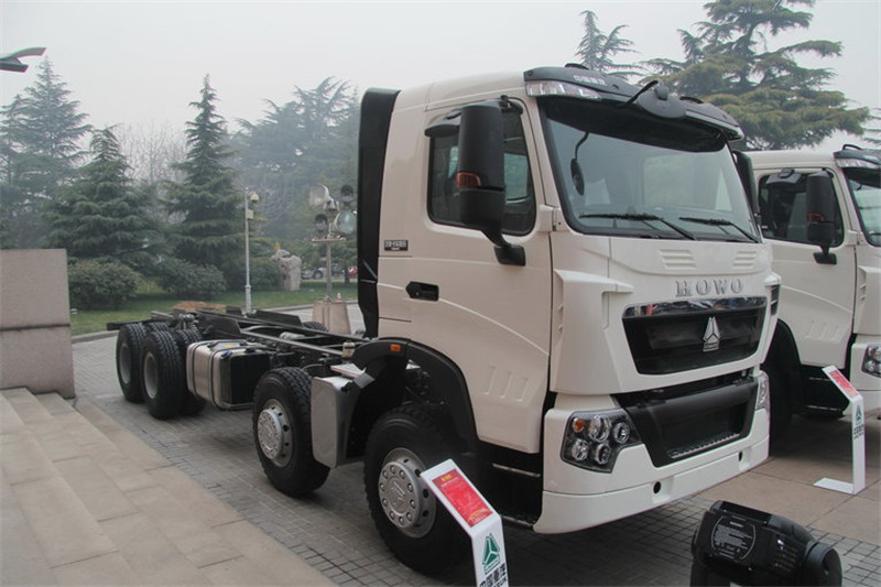 中国重汽 HOWO-T7H重卡 400马力 8X4 国四混凝土搅拌车(底盘)(ZZ1317N366MD1)