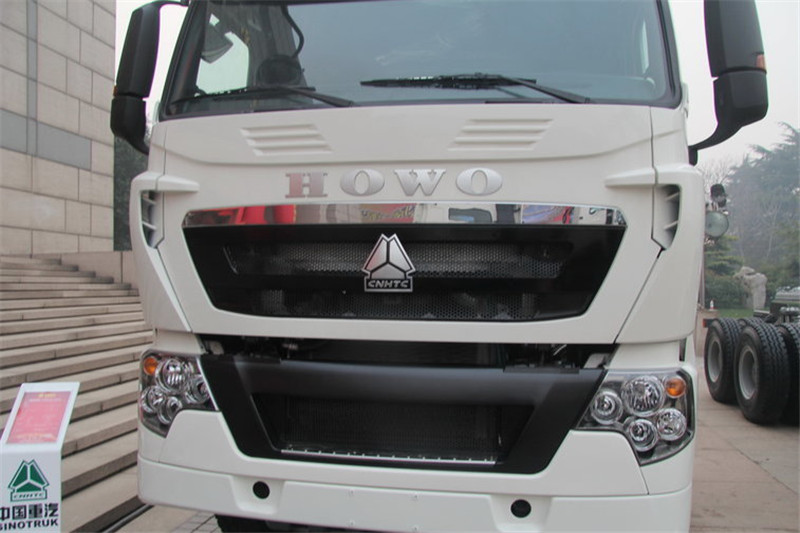 中国重汽 HOWO-T7H重卡 400马力 8X4 国四混凝土搅拌车(底盘)(ZZ1317N366MD1)