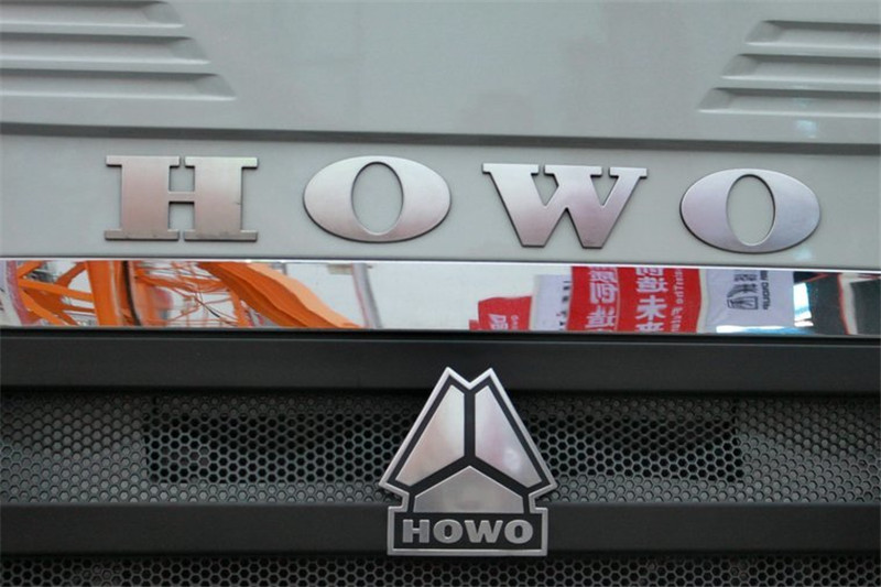 中国重汽 HOWO-T7H 360马力 8X4 国四混凝土搅拌车(ZZ1317N366HD1)