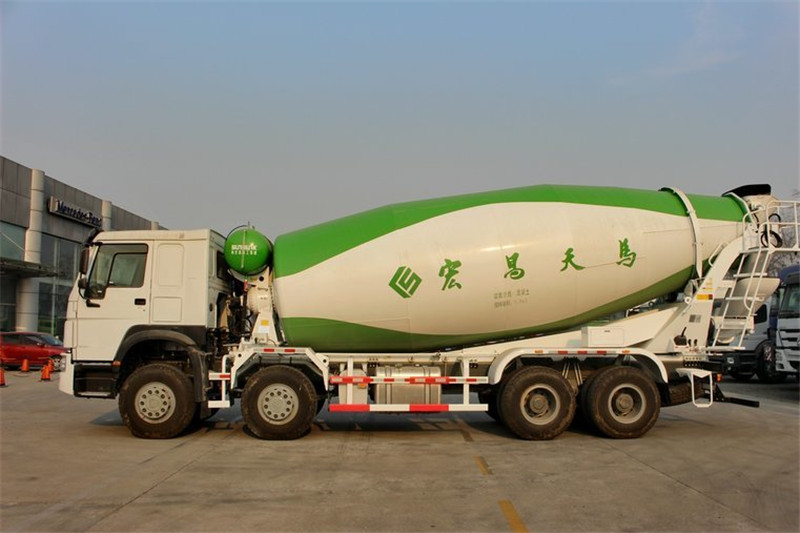 中国重汽 HOWO 380马力 8X4 国四混凝土搅拌车(ZZ5317GJBN3667D1)