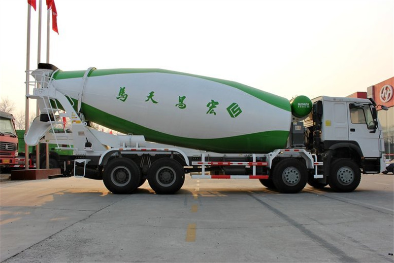 中国重汽 HOWO 380马力 8X4 国四混凝土搅拌车(ZZ5317GJBN3667D1)