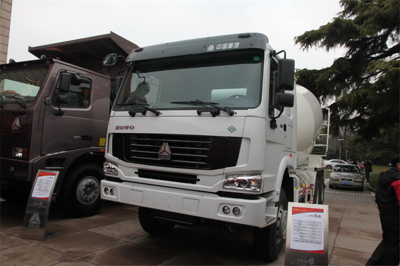 中国重汽 HOWO 340马力 6X4  国四混凝土搅拌车(ZZ5257GJBN3847D1)