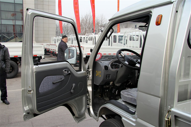 唐骏欧铃 赛菱A6 1.1L 61马力 汽油/CNG 3.1米 国四单排栏板微卡(ZB1033ADC3F)