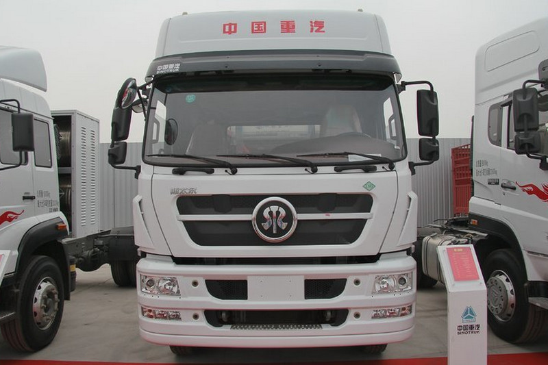 中国重汽 斯太尔D7B重卡 340马力 6X2 国五 LNG牵引车(ZZ4253N27C1E1LN)