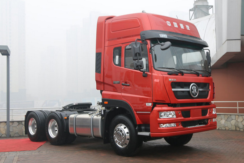 中国重汽 斯太尔D7B重卡 380马力 6X4 国五 牵引车(ZZ4253N3241E1BN)