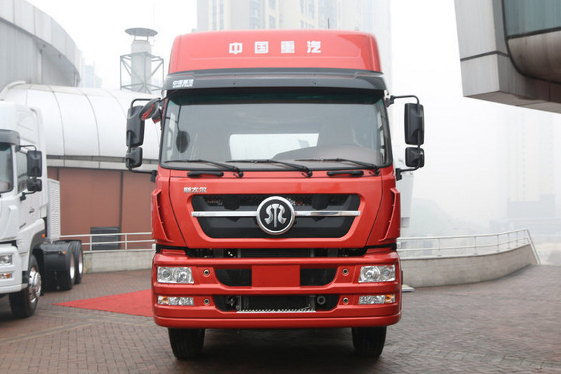 中国重汽 斯太尔D7B重卡 380马力 6X4 国五 危险品牵引车(ZZ4253N3241E1NW)