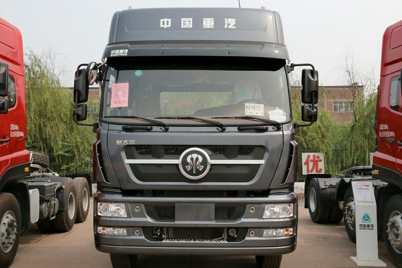 中国重汽 斯太尔D7B重卡 380马力 6X2 国五 牵引车(高顶)(ZZ4253N27C1E1N)