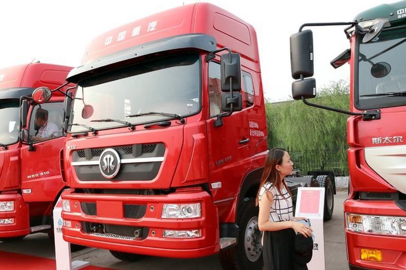 中国重汽 斯太尔D7B重卡 380马力 6X4 国五 牵引车(平顶)(ZZ4253N3241E1BN)