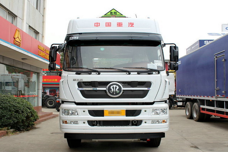 中国重汽 斯太尔D7B重卡 340马力 6X4 国四 危化品牵引车(ZZ4253N3241D1NW)