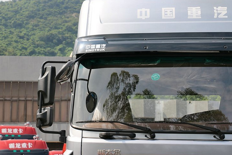 中国重汽 斯太尔M5G重卡 340马力 4X2 国五 牵引车(高顶)(ZZ4181N361GE1)