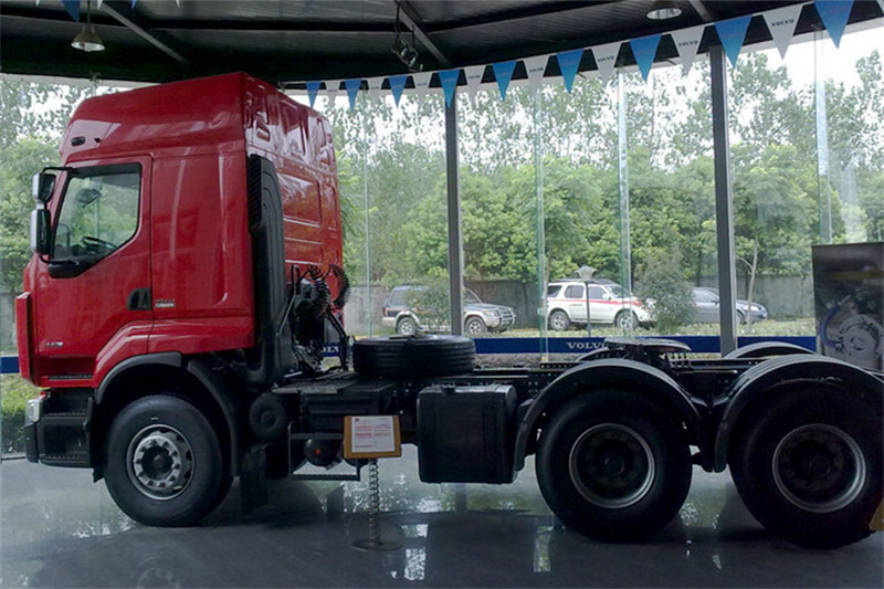 雷诺 Premium系列重卡 380马力 6X4 牵引车
