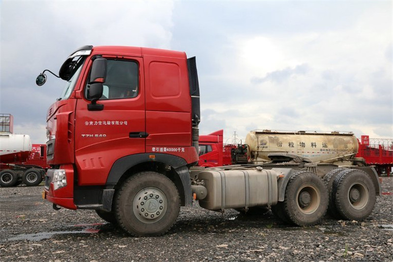 中国重汽 HOWO T7H重卡 540马力 6X4 国四平顶牵引车(ZZ4257V324HD1B)