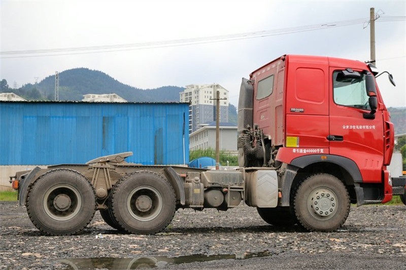 中国重汽 HOWO T7H重卡 540马力 6X4 国四平顶牵引车(ZZ4257V324HD1B)