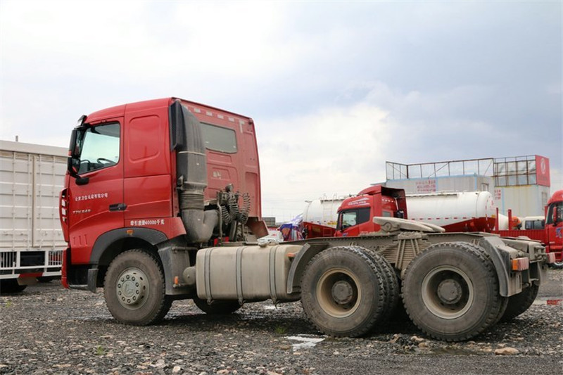 中国重汽 HOWO T7H重卡 540马力 6X4 国四平顶牵引车(ZZ4257V324HD1B)