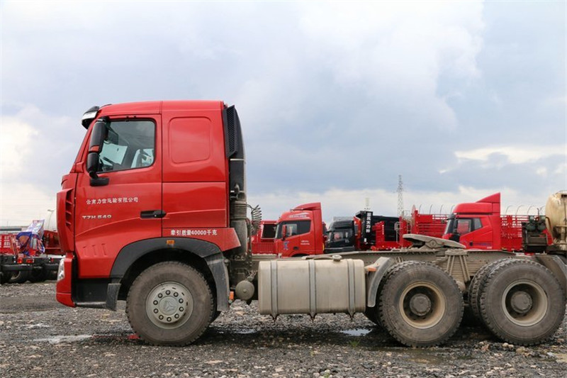 中国重汽 HOWO T7H重卡 540马力 6X4 国四平顶牵引车(ZZ4257V324HD1B)