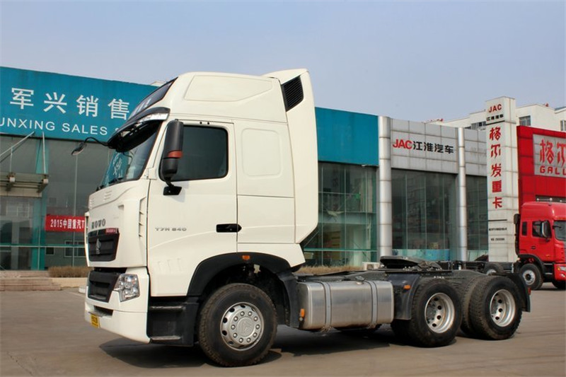 中国重汽 HOWO T7H重卡 440马力 6X4 国四牵引车(手自一体)(ZZ4257V324HD1B)