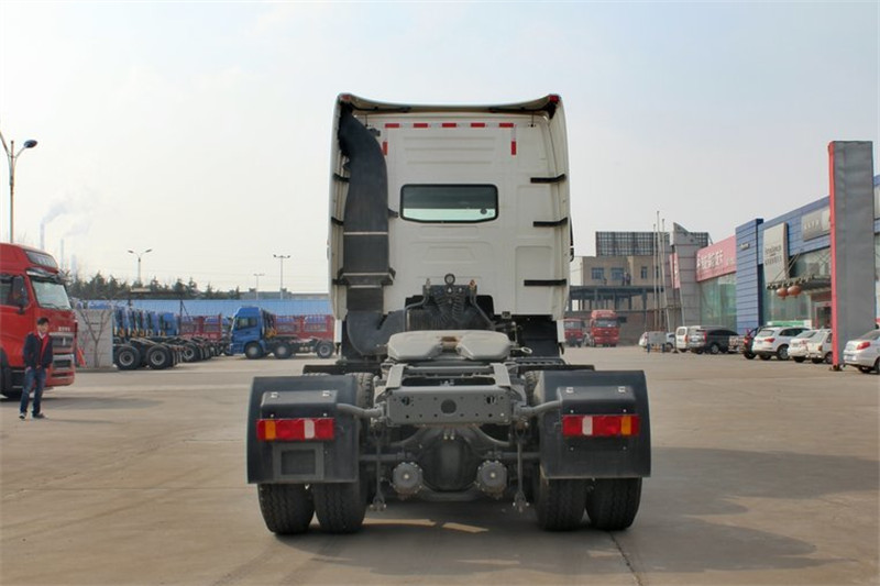 中国重汽 HOWO T7H重卡 440马力 6X4 国四牵引车(手自一体)(ZZ4257V324HD1B)