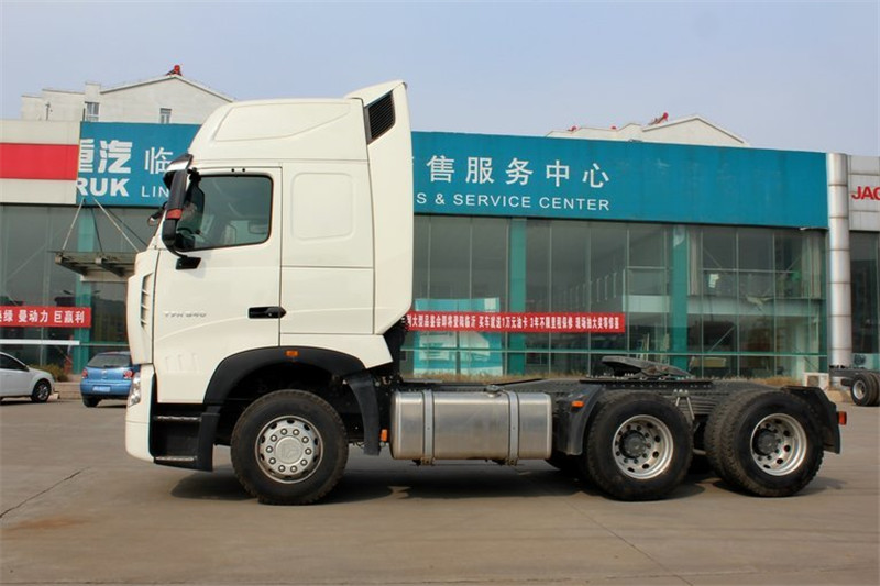 中国重汽 HOWO T7H重卡 430马力 6X4 国五LNG牵引车(16档)(ZZ4257V384HE1LB)