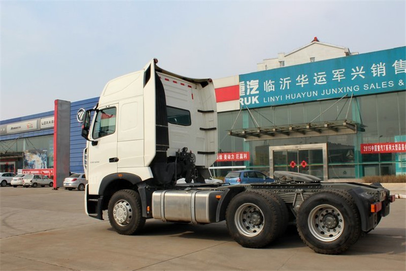 中国重汽 HOWO T7H重卡 430马力 6X4 国五LNG牵引车(16档)(ZZ4257V384HE1LB)