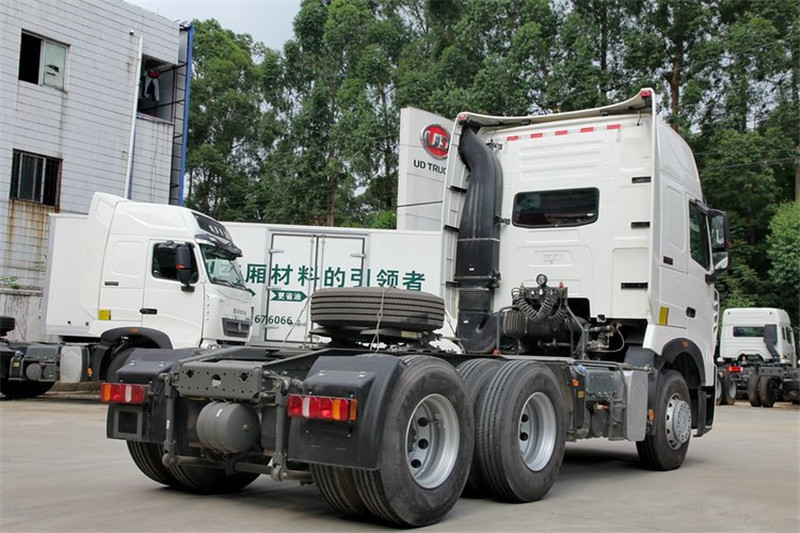 中国重汽 HOWO T7H重卡 400马力 6X4 国四牵引车（ZZ4257V324HD1B）